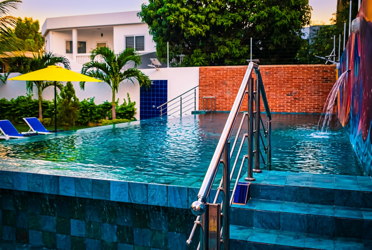 Piscine à débordement de l'hôtel